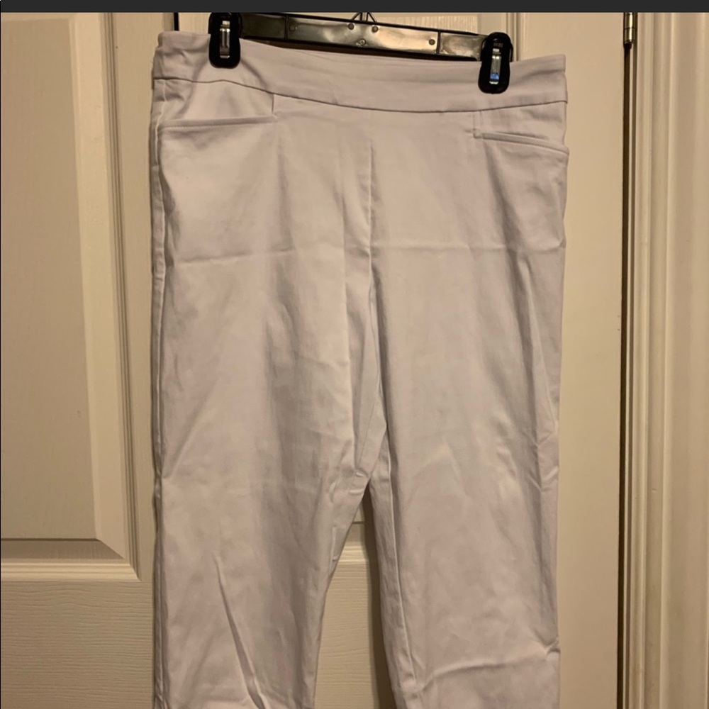 Time and Tru white capris